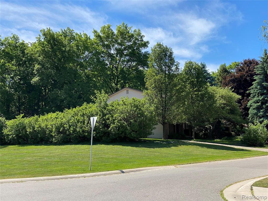 515 Plum Ridge Drive Rochester Hills, MI 48309 - Photo 46 of 46