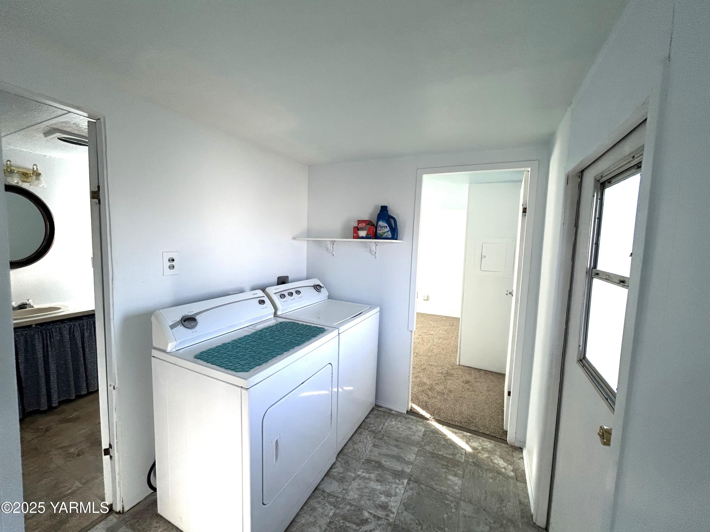 451 Pence Road, Unit 49 Yakima, WA 98908 - Photo 11 of 16 a bathroom with a sink and a washing machine