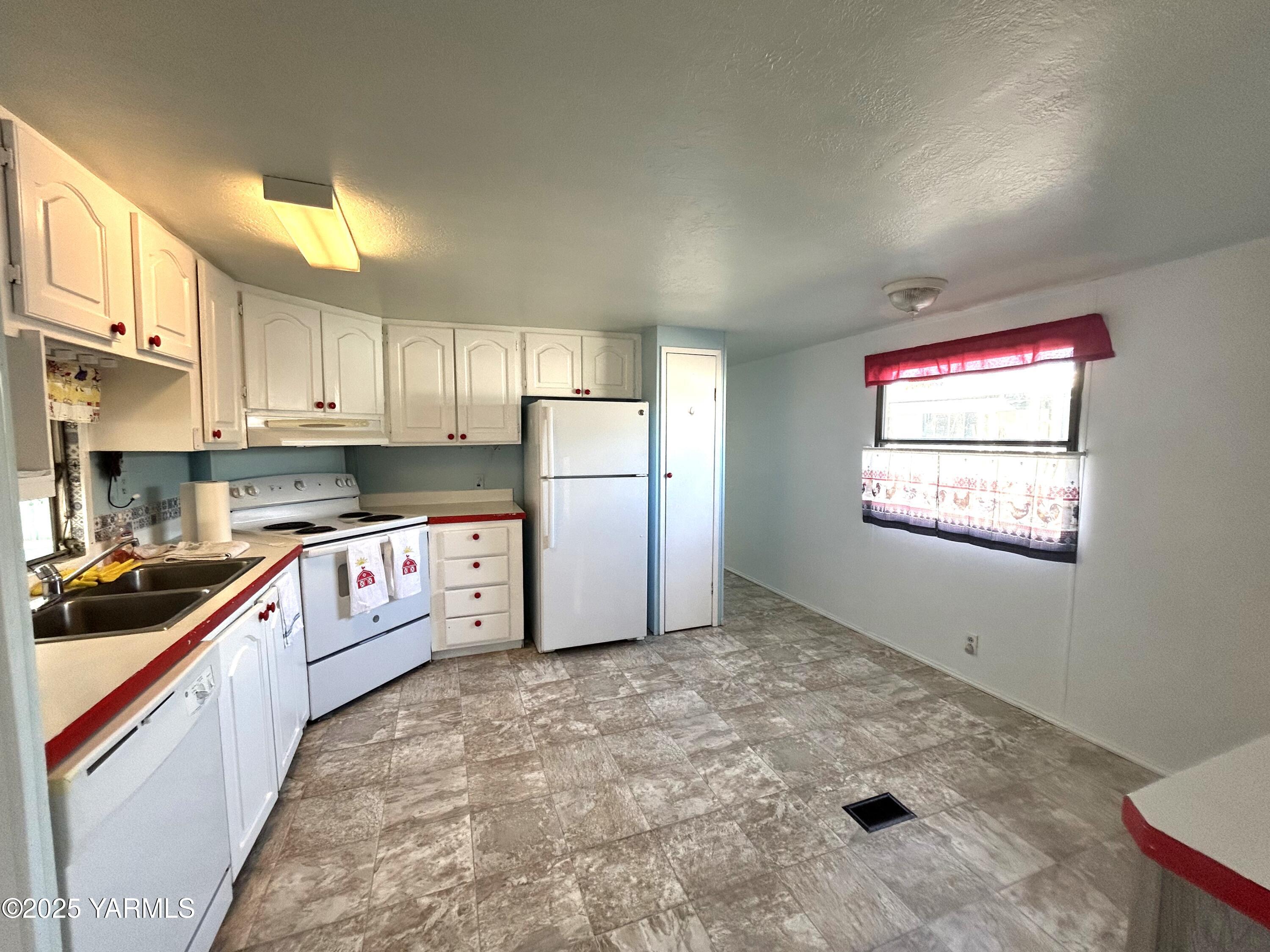 451 Pence Road, Unit 49 Yakima, WA 98908 - Photo 9 of 16 a kitchen with stainless steel appliances granite countertop a refrigerator sink and cabinets