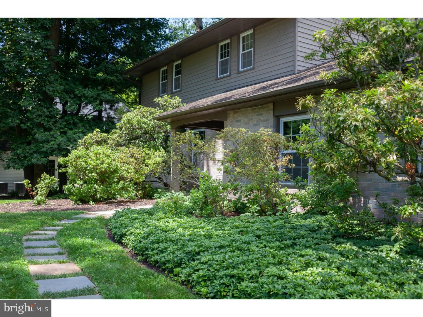 29 Delaware Rim Drive Yardley, PA 19067 - Photo 1 of 25 Exterior Front