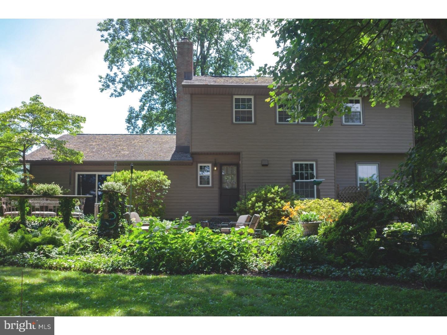 29 Delaware Rim Drive Yardley, PA 19067 - Photo 3 of 25 Exterior Back