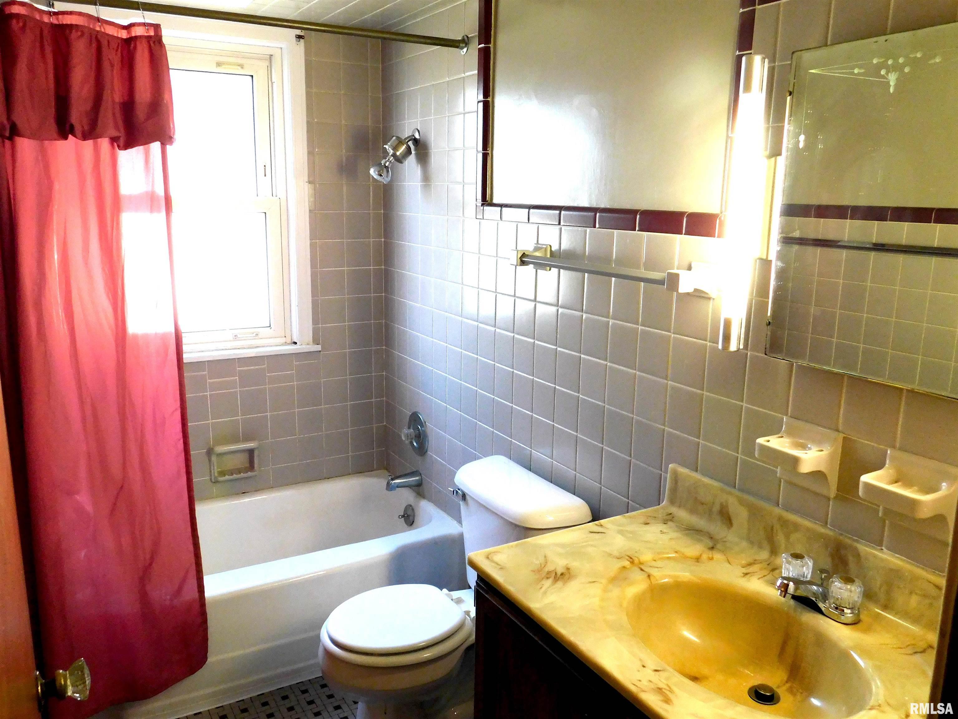 2068 North 20th Street Springfield, IL 62702 - Photo 13 of 22
