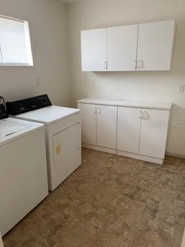 a view of utility room