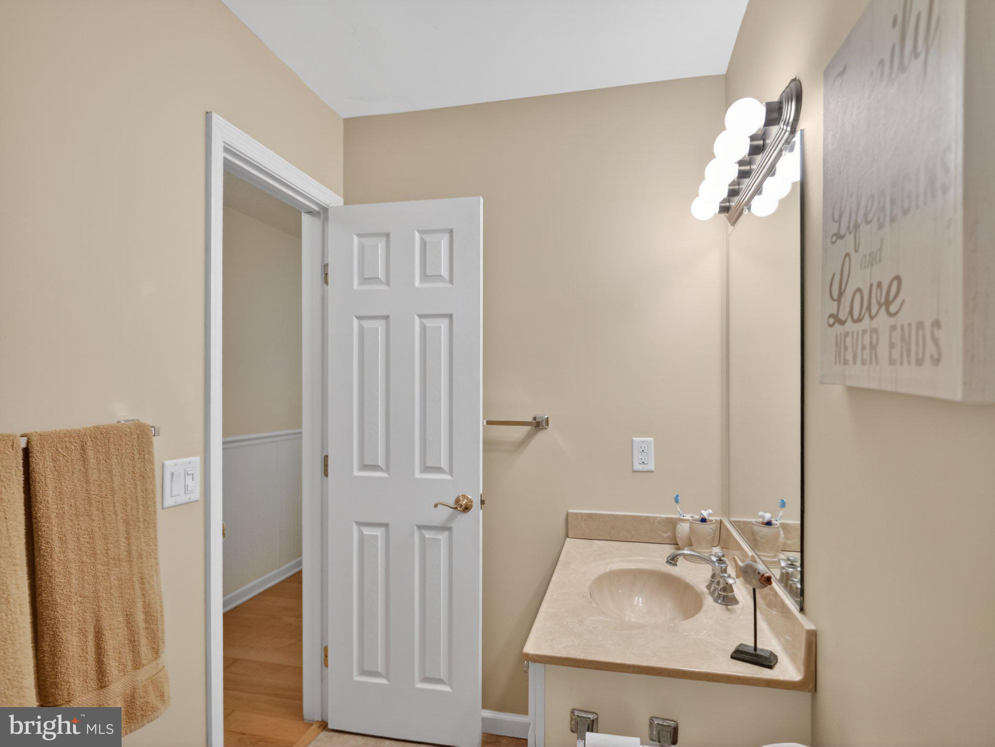 103 Channel Buoy Road Ocean City, MD 21842 - Photo 23 of 29 Bright and inviting bathroom retreat.