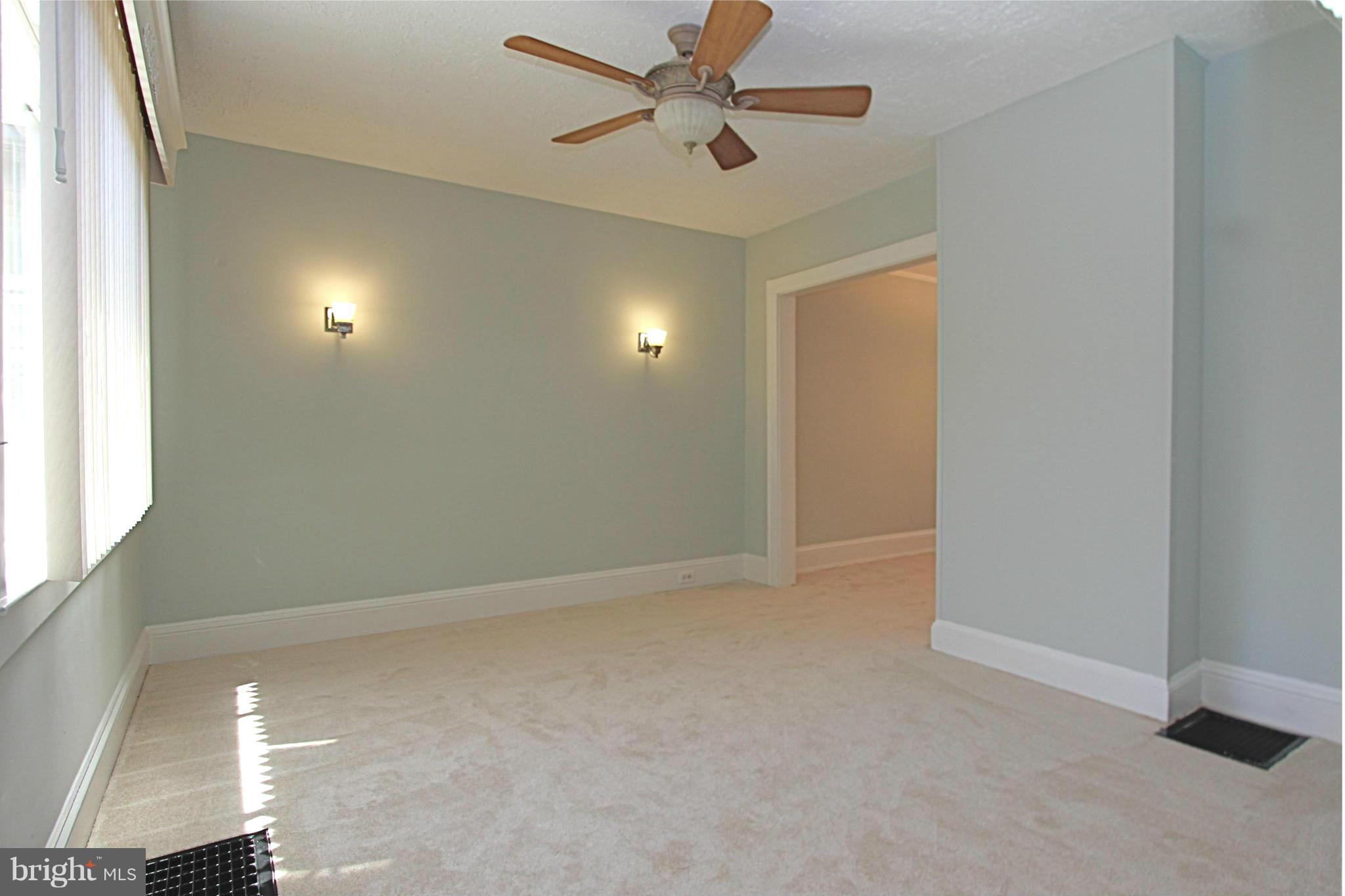 7034 Dunbar Road Dundalk, MD 21222 - Photo 3 of 22 Living Room