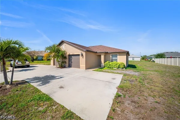 $1,750 | 2820 Southwest 7th Place, Cape Coral, FL 33914