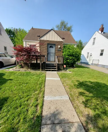 $100,000 | 19684 Elkhart Street, Harper Woods, MI 48225