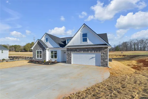 $455,000 | 2009 Aberdeen Lane, Walhalla, SC 29691