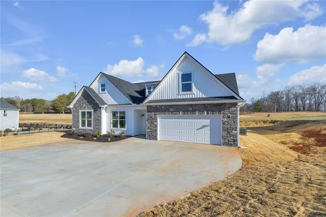 $455,000 | 2009 Aberdeen Lane, Walhalla, SC 29691