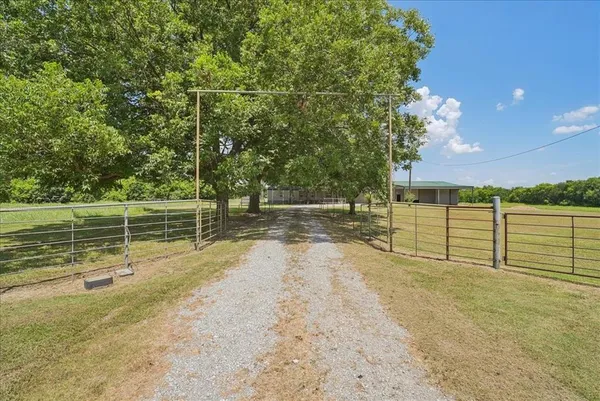 $714,900 | 691 South State Highway 78, Bonham, TX 75418
