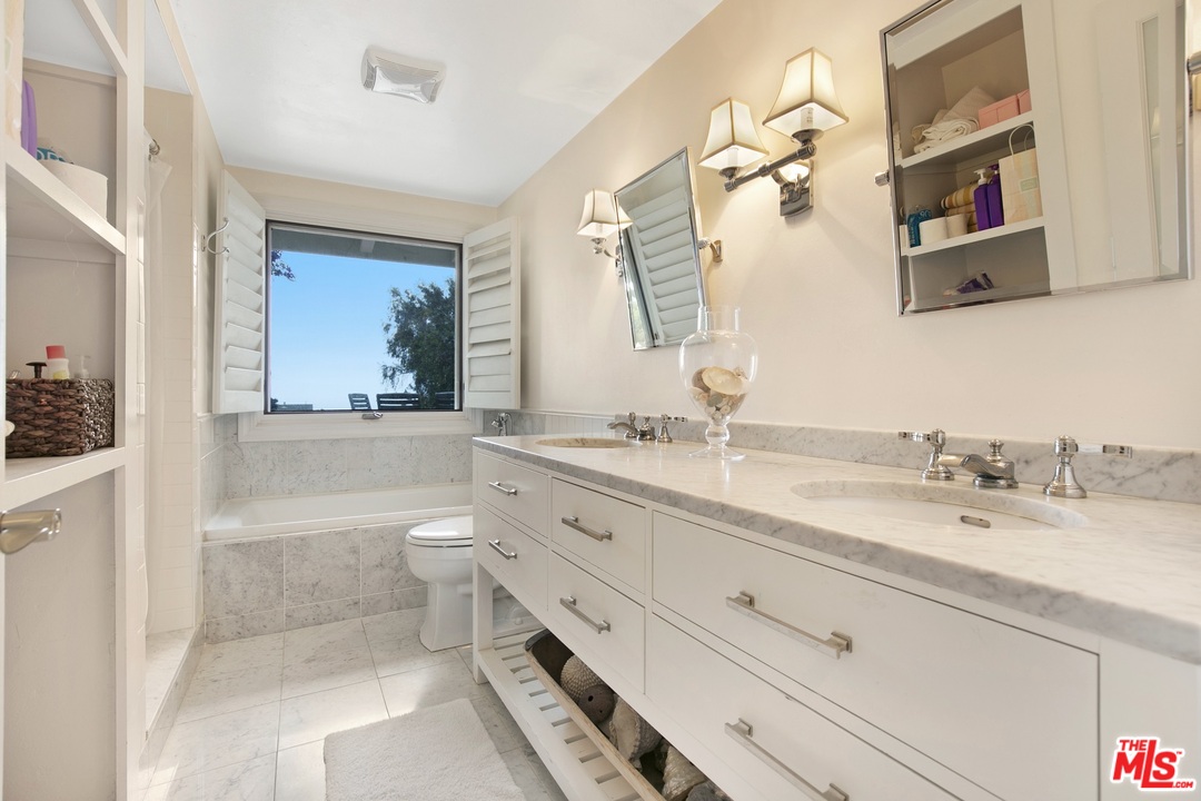29846 Harvester Road Malibu, CA 90265 - Photo 18 of 26 Gallery Image 18