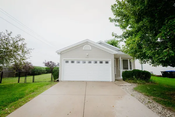 $284,000 | 3413 McNiff Drive, Bloomington, IL 61704