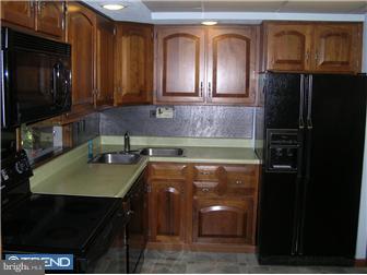25 Houston Road Yardley, PA 19067 - Photo 4 of 10 Kitchen