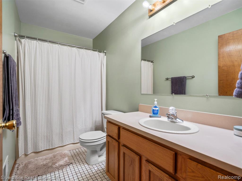 2807 Hartline Drive Rochester Hills, MI 48309 - Photo 14 of 35