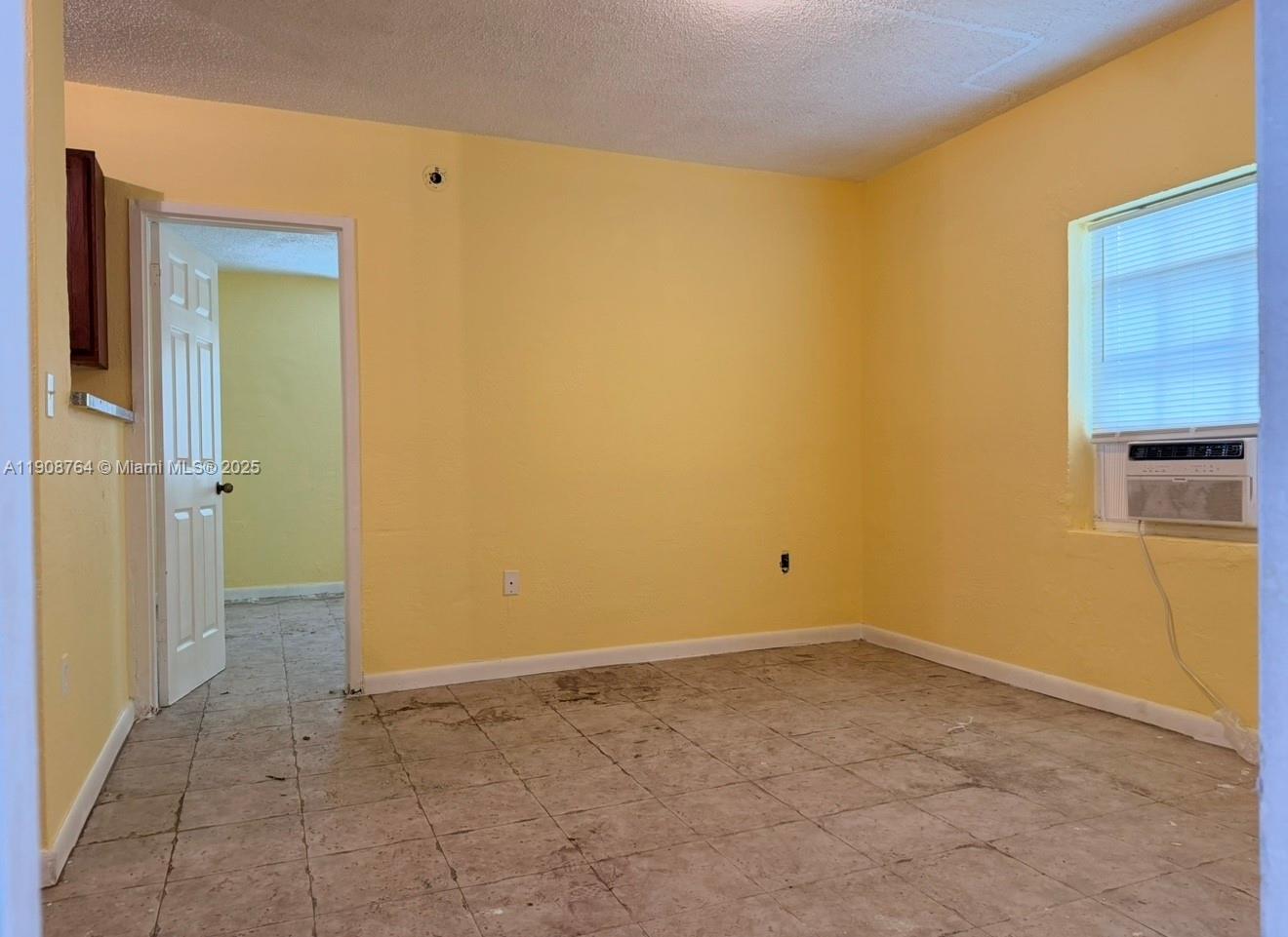3615 Thomas Avenue, Unit 3 Miami, FL 33133 - Photo 4 of 6 a view of an empty room