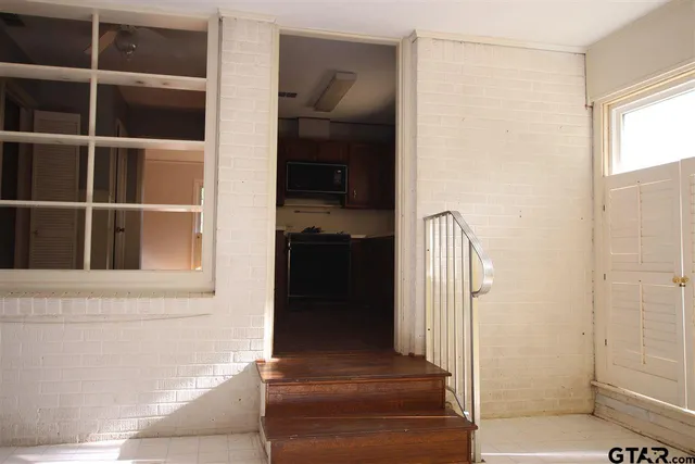 $1,595 | 427 East 5th Street, Tyler, TX 75701