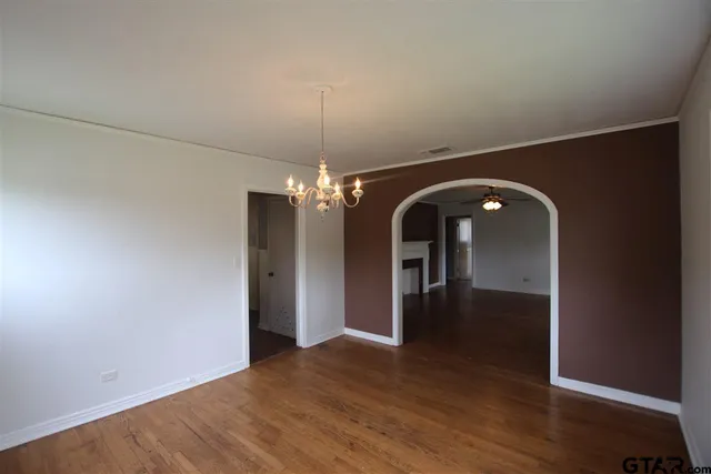 $1,595 | 427 East 5th Street, Tyler, TX 75701