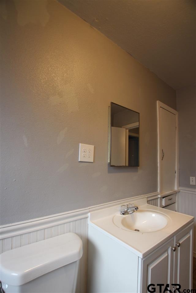 427 East 5th Street Tyler, TX 75701 - Photo 10 of 23 a bathroom with a sink and a toilet