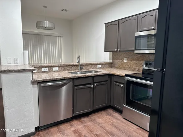 $1,800 | 206 East Lawrence Boulevard, Unit 124, Avondale, AZ 85323