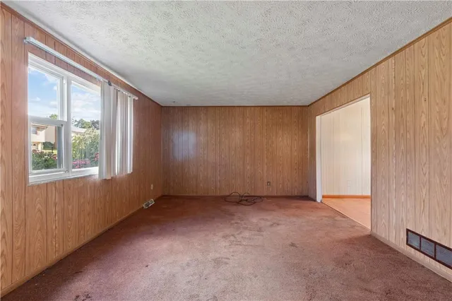 $122,500 | 143 MacBeth Drive, New Kensington, PA 15068