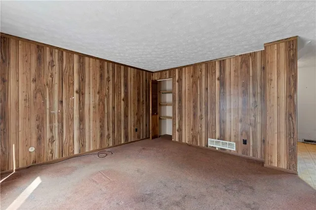 $122,500 | 143 MacBeth Drive, New Kensington, PA 15068