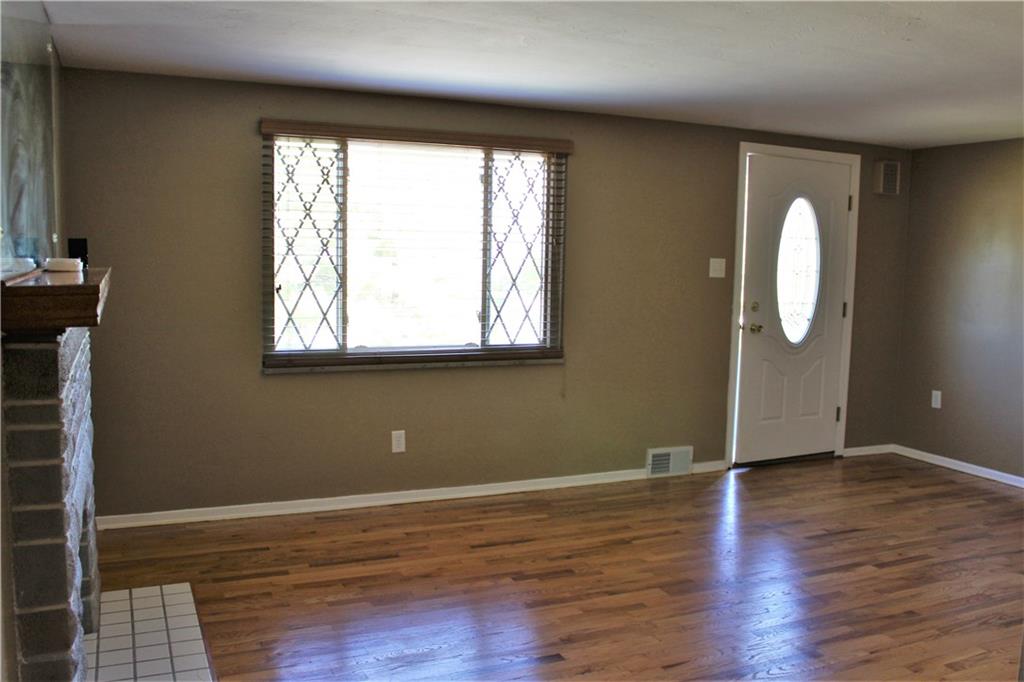 5166 Grove Road Pittsburgh, PA 15236 - Photo 2 of 9 Gallery Image 2