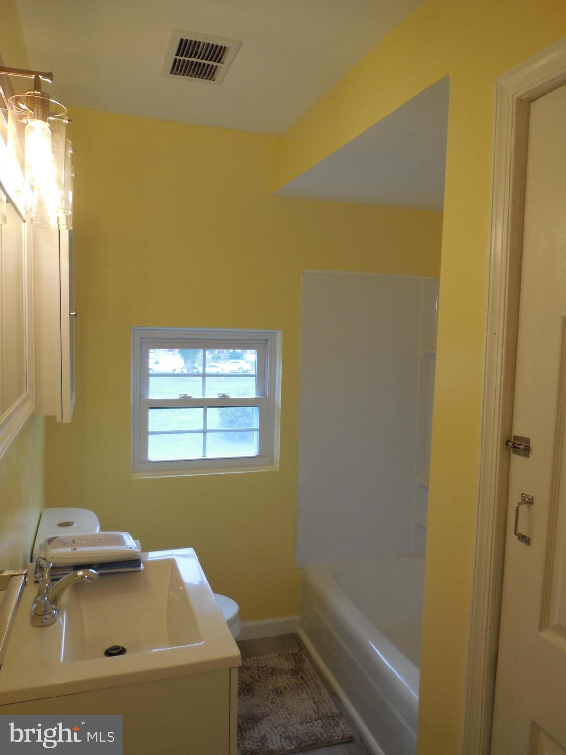 2444 Keyway Baltimore, MD 21222 - Photo 19 of 27