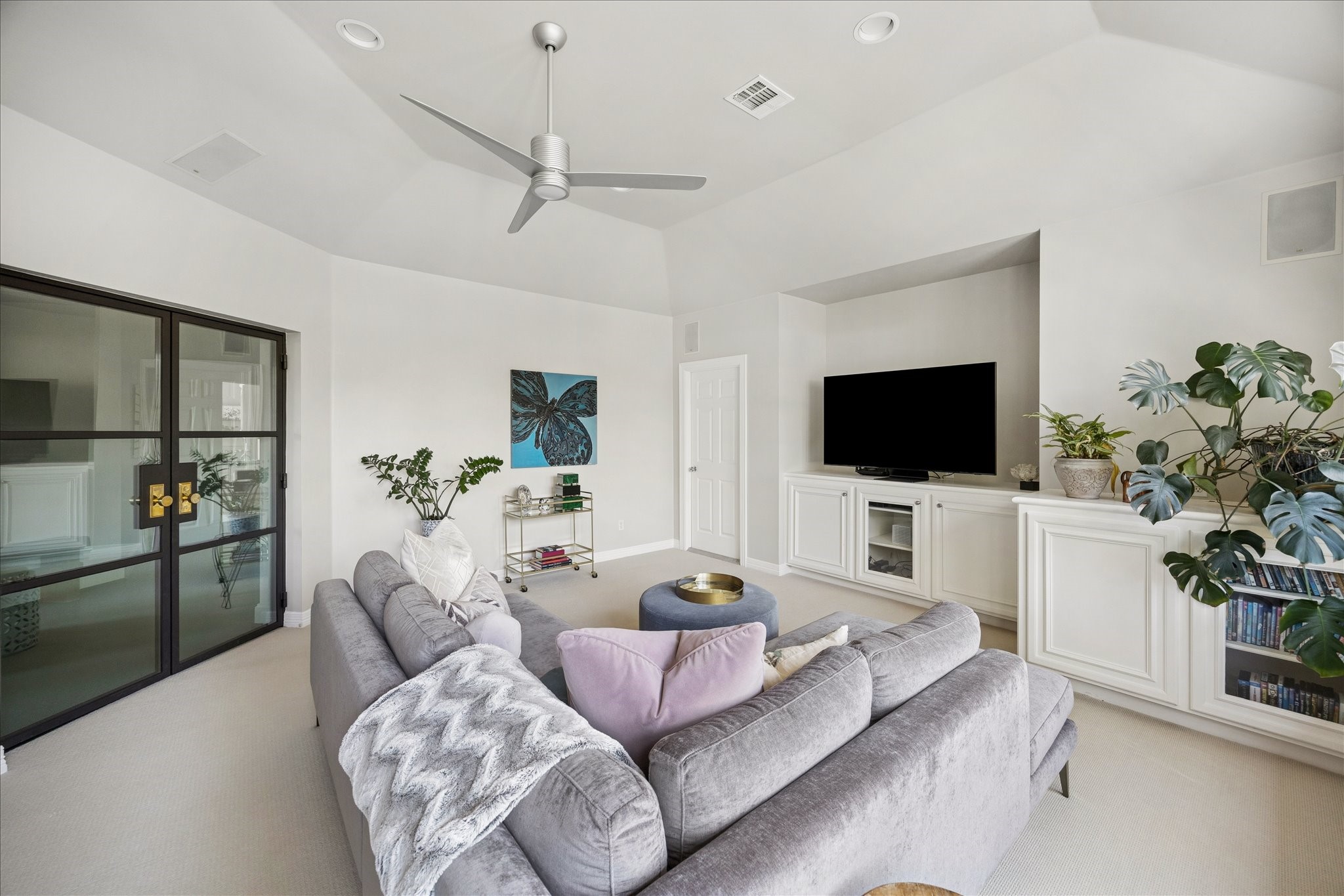 2 Blalock Pines Court Hedwig Village, TX 77024 - Photo 25 of 44 a living room with furniture and a flat screen tv