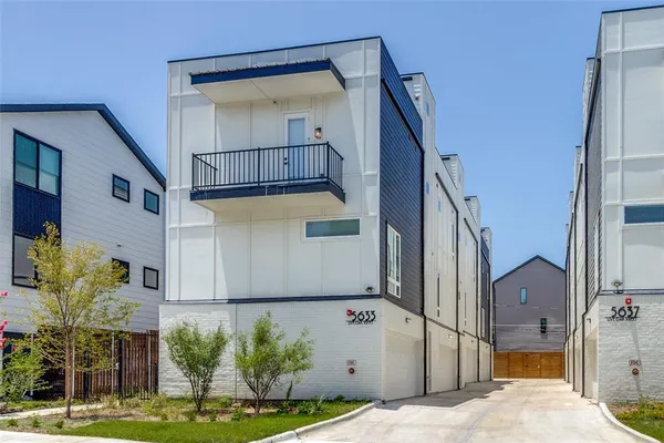 $3,400 | 5633 Live Oak Street, Unit 102, Dallas, TX 75206