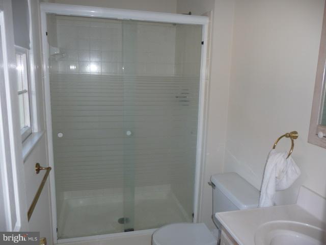 625 Cleveland Road Linthicum Heights, MD 21090 - Photo 18 of 28 a bathroom with a shower and toilet