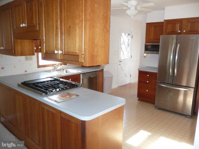 625 Cleveland Road Linthicum Heights, MD 21090 - Photo 3 of 28 a kitchen with a appliances a sink and a refrigerator