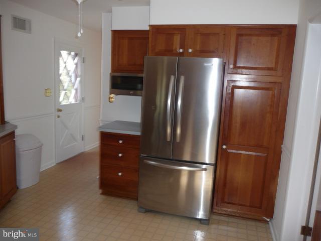 625 Cleveland Road Linthicum Heights, MD 21090 - Photo 25 of 28 a metallic refrigerator freezer sitting in a kitchen