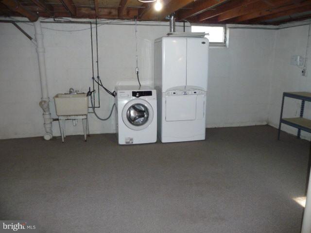 625 Cleveland Road Linthicum Heights, MD 21090 - Photo 27 of 28 a utility room with dryer and washer