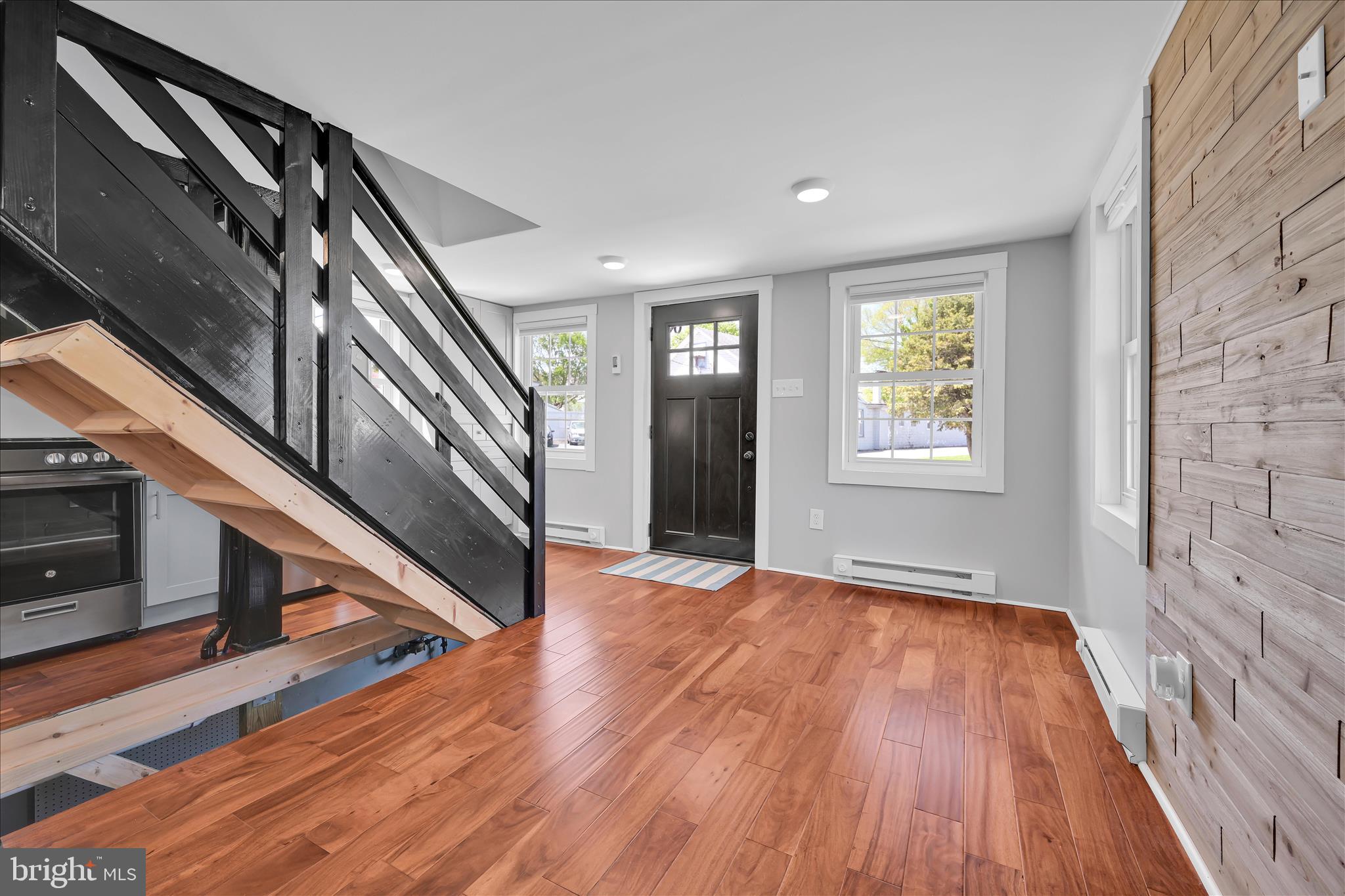 560 Columbia Avenue Reading, PA 19608 - Photo 11 of 38 Foyer