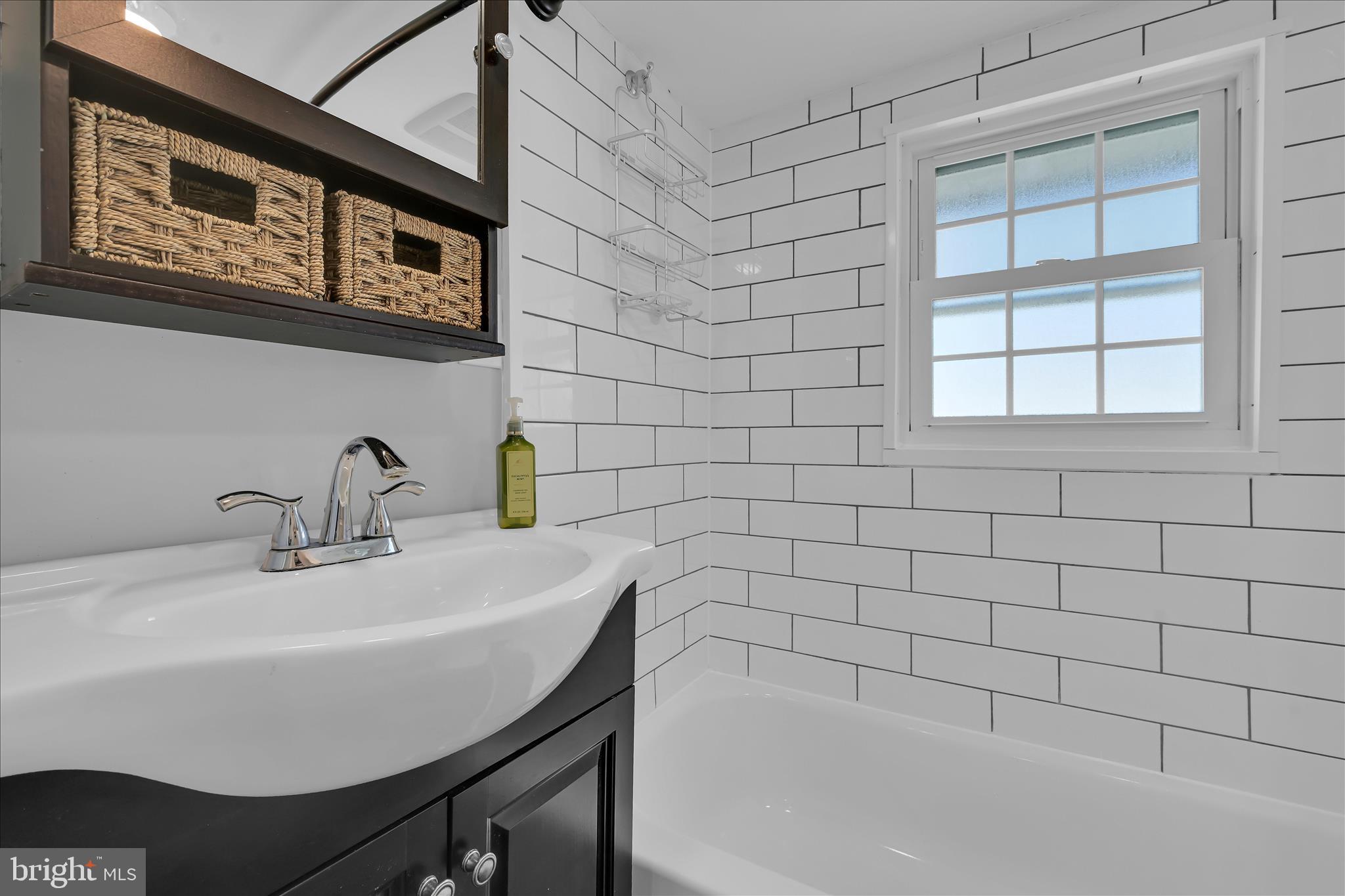 560 Columbia Avenue Reading, PA 19608 - Photo 21 of 38 Bathroom