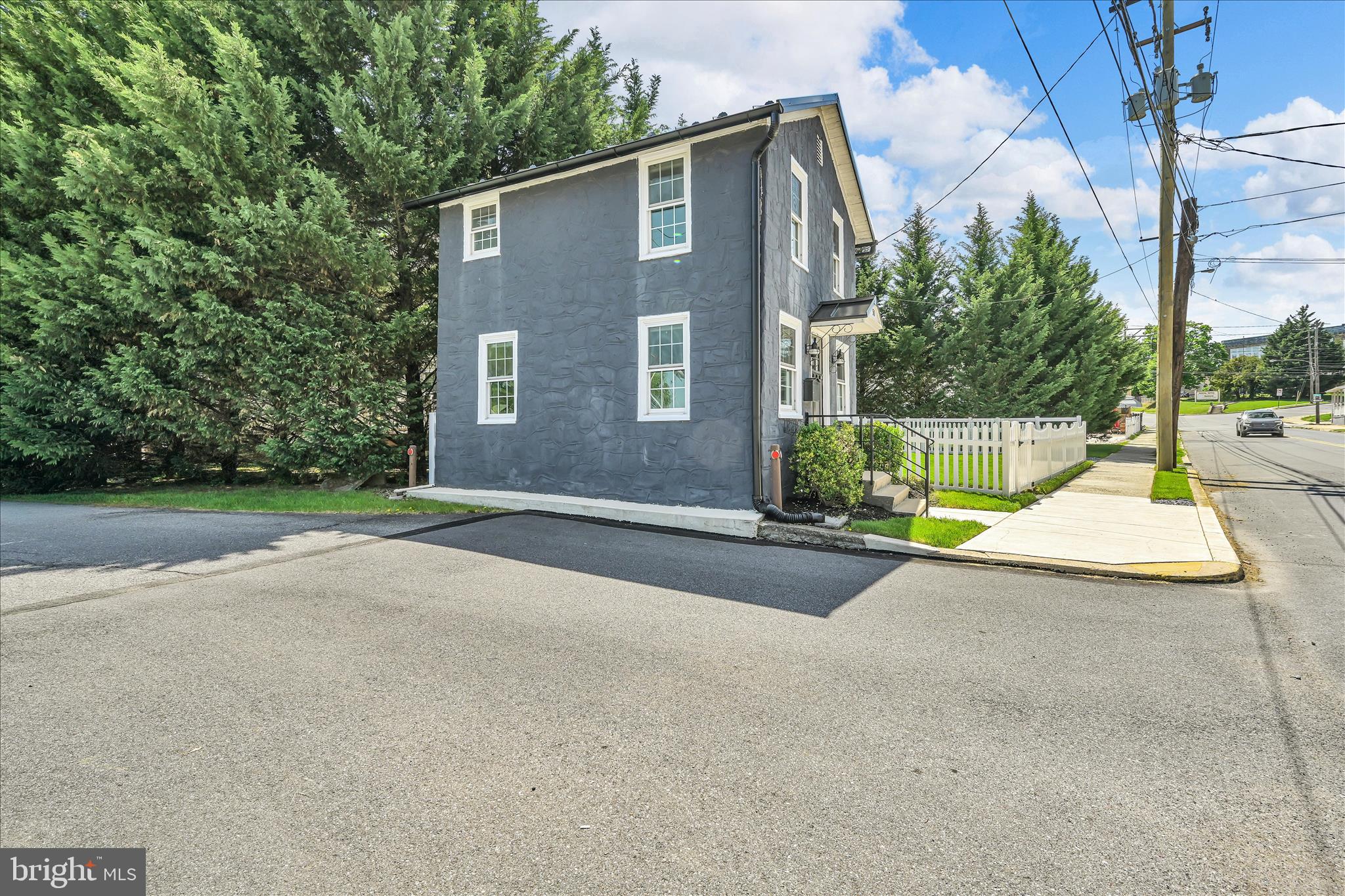 560 Columbia Avenue Reading, PA 19608 - Photo 26 of 38 Exterior Side
