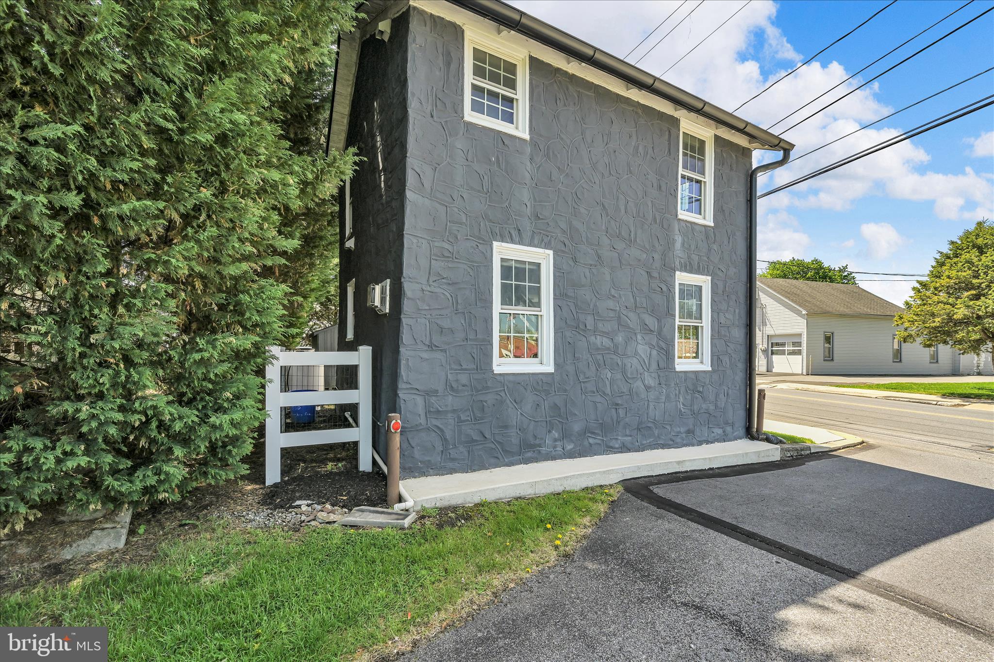 560 Columbia Avenue Reading, PA 19608 - Photo 28 of 38 Exterior Side