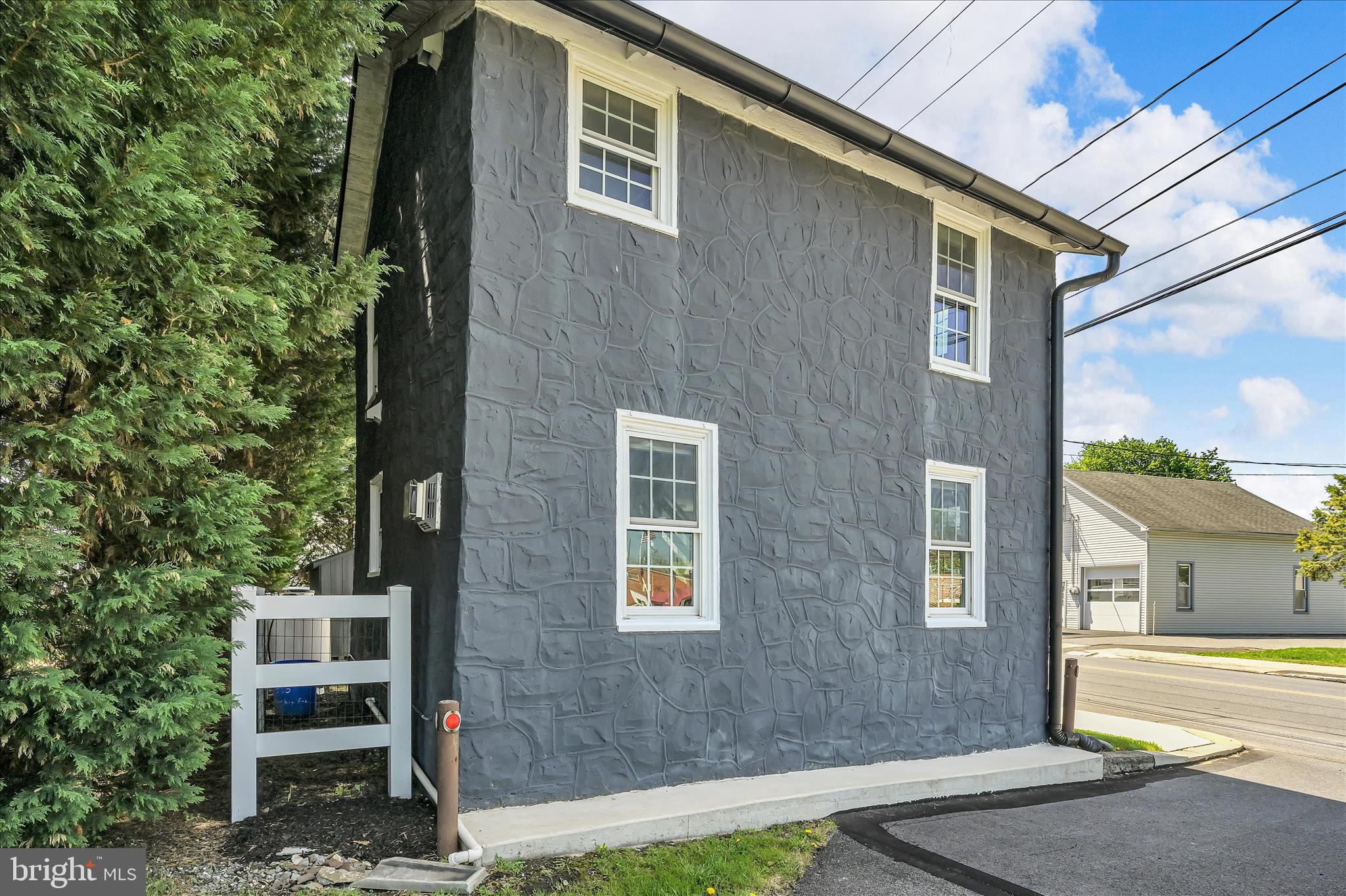 560 Columbia Avenue Reading, PA 19608 - Photo 29 of 38 Exterior Side