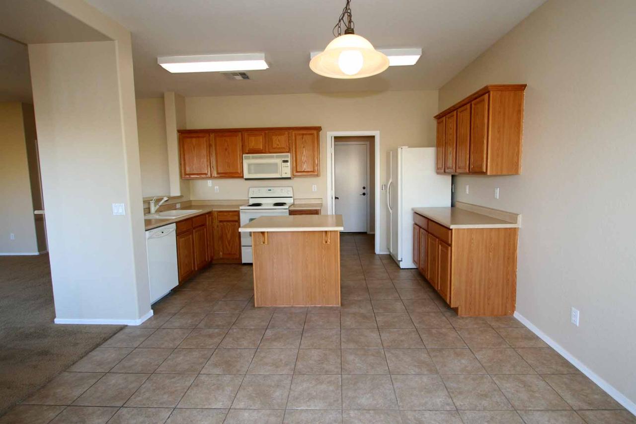 408 East Shawnee Road San Tan Valley, AZ 85143 - Photo 9 of 46 Kitchen