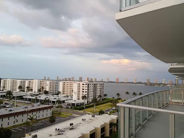 $4,900 | 220 Lake Shore Drive, Unit 823, West Palm Beach, FL 33403