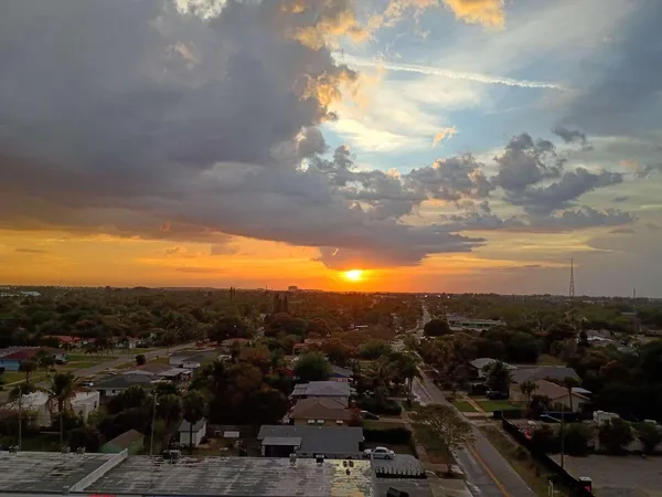 $4,900 | 220 Lake Shore Drive, Unit 823, West Palm Beach, FL 33403