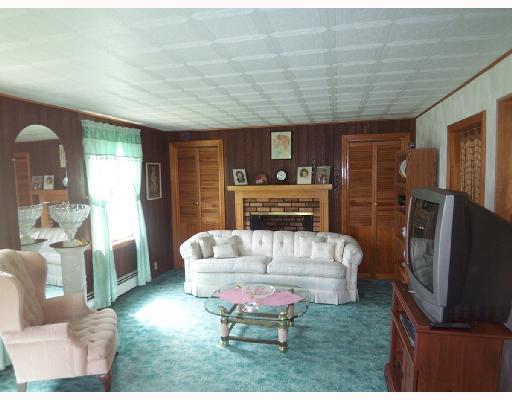 211 Amend Road Uniontown, PA 15401 - Photo 2 of 7 Living Room.