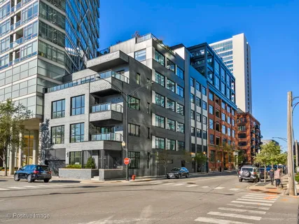 $925,000 | 668 North Kingsbury Street, Unit 406, Chicago, IL 60654