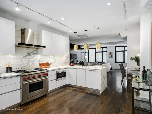 $925,000 | 668 North Kingsbury Street, Unit 406, Chicago, IL 60654