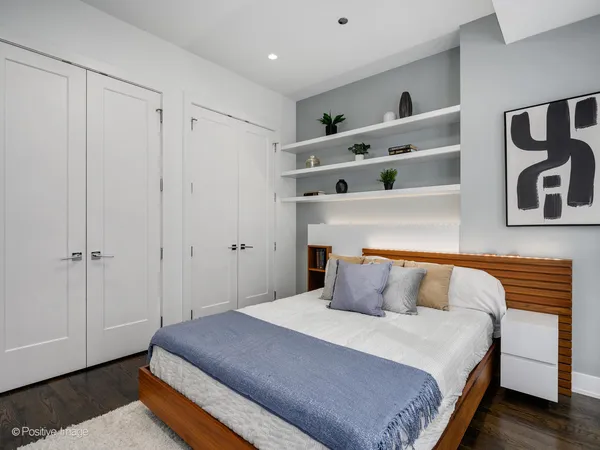 $925,000 | 668 North Kingsbury Street, Unit 406, Chicago, IL 60654
