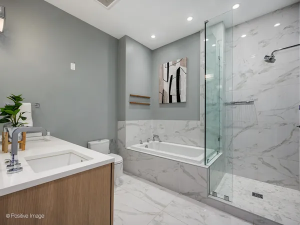 $925,000 | 668 North Kingsbury Street, Unit 406, Chicago, IL 60654