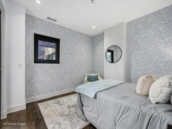 $925,000 | 668 North Kingsbury Street, Unit 406, Chicago, IL 60654