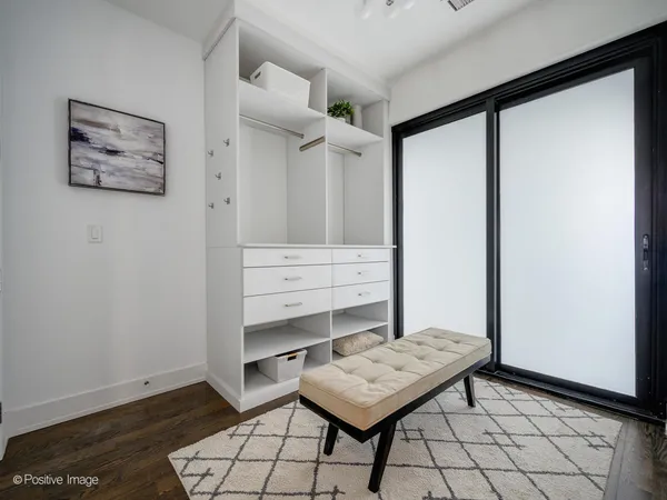 $925,000 | 668 North Kingsbury Street, Unit 406, Chicago, IL 60654