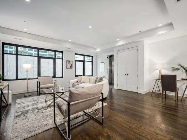 $925,000 | 668 North Kingsbury Street, Unit 406, Chicago, IL 60654