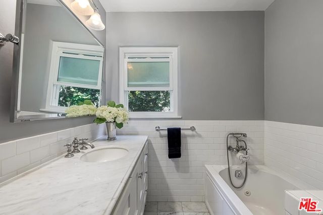 $2,450,000 | 2507 California Avenue, Santa Monica, CA 90403